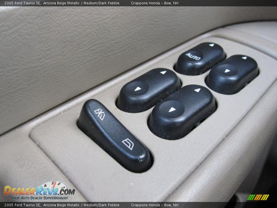 2005 Ford Taurus SE Arizona Beige Metallic / Medium/Dark Pebble Photo #9