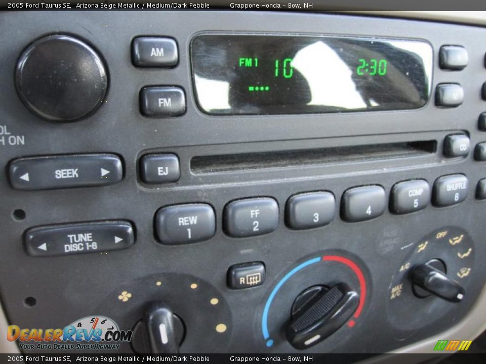 2005 Ford Taurus SE Arizona Beige Metallic / Medium/Dark Pebble Photo #10