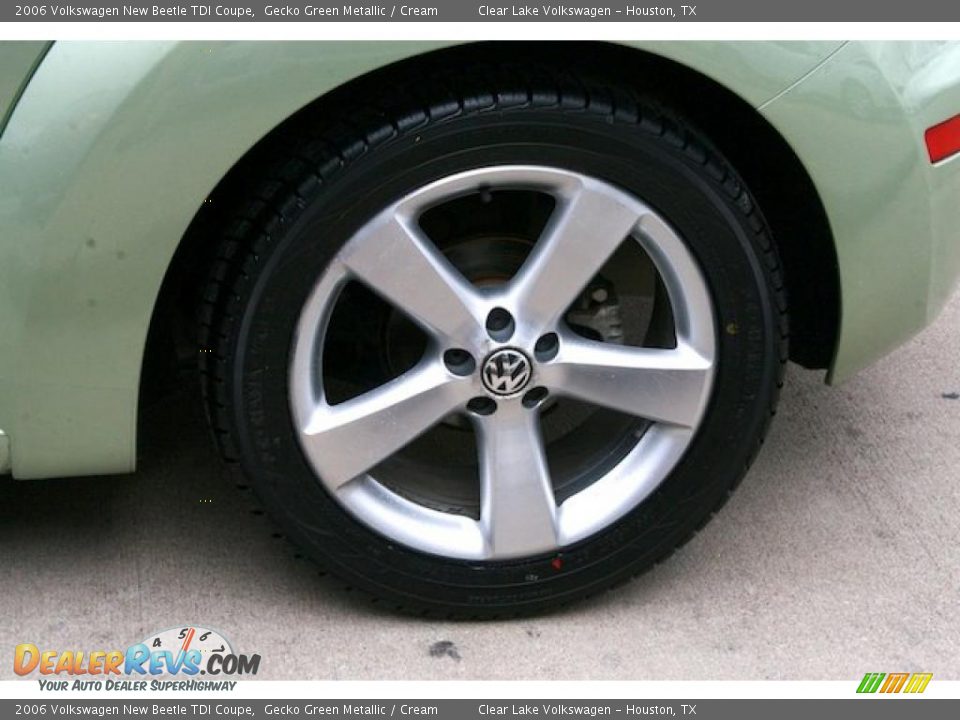 2006 Volkswagen New Beetle TDI Coupe Gecko Green Metallic / Cream Photo #7