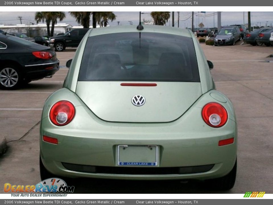 2006 Volkswagen New Beetle TDI Coupe Gecko Green Metallic / Cream Photo #9