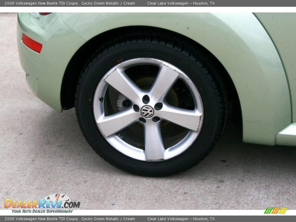2006 Volkswagen New Beetle TDI Coupe Gecko Green Metallic / Cream Photo #12