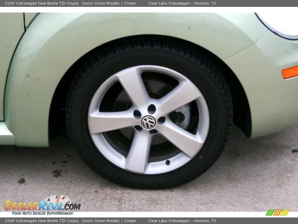 2006 Volkswagen New Beetle TDI Coupe Gecko Green Metallic / Cream Photo #13