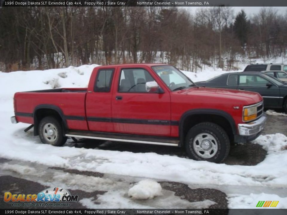 1996 Dodge Dakota SLT Extended Cab 4x4 Poppy Red / Slate Gray Photo #2