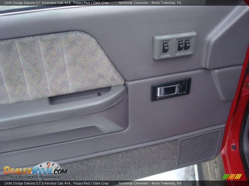 1996 Dodge Dakota SLT Extended Cab 4x4 Poppy Red / Slate Gray Photo #10