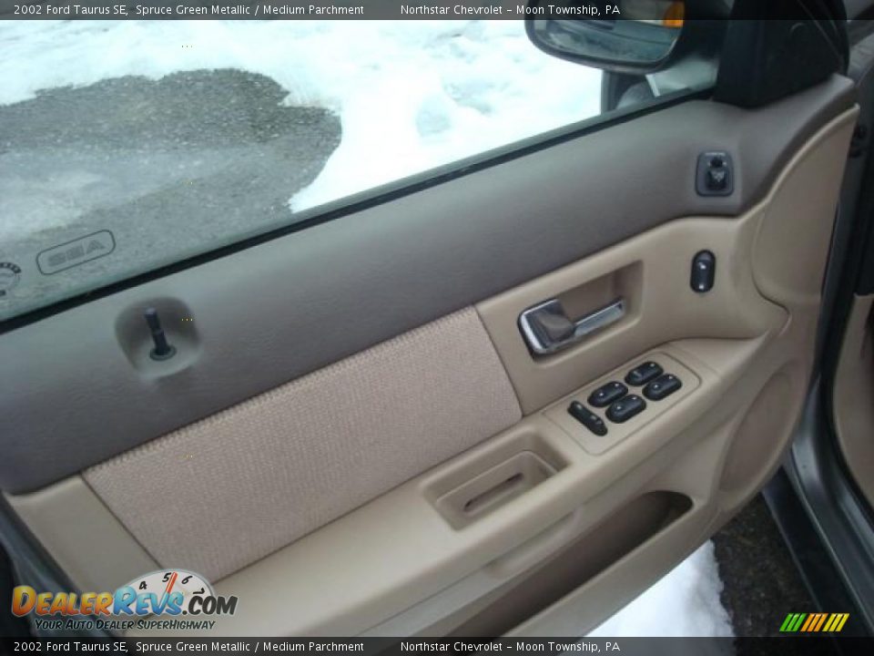 2002 Ford Taurus SE Spruce Green Metallic / Medium Parchment Photo #10