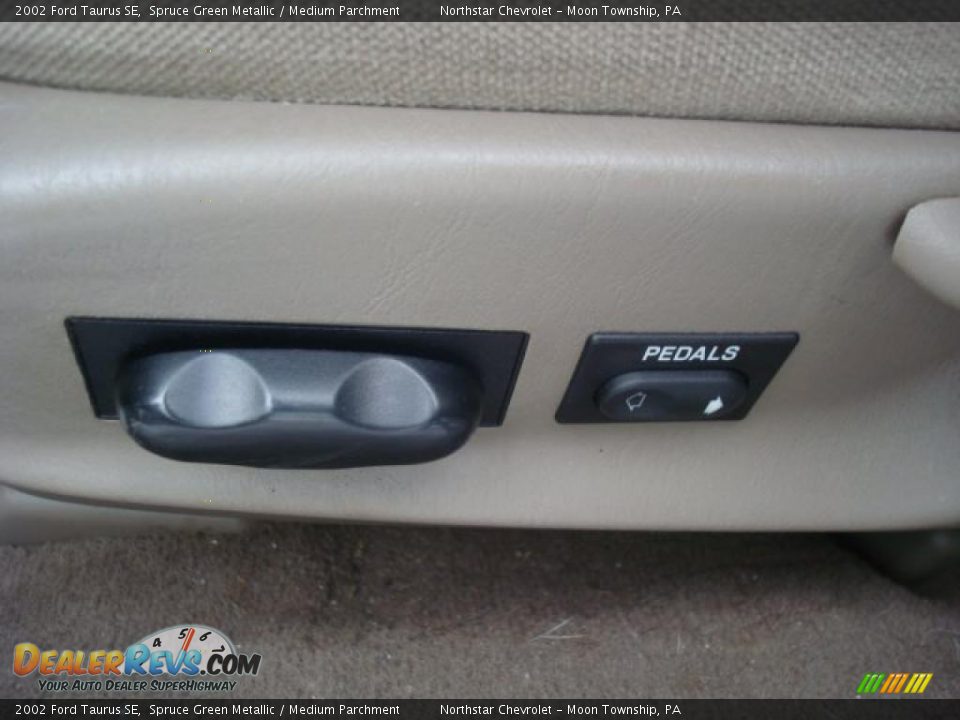 2002 Ford Taurus SE Spruce Green Metallic / Medium Parchment Photo #11