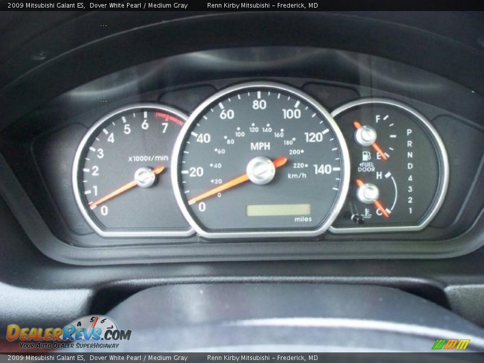 2009 Mitsubishi Galant ES Dover White Pearl / Medium Gray Photo #11