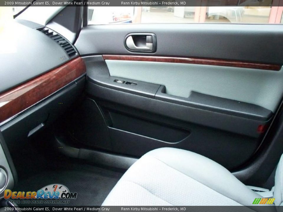 2009 Mitsubishi Galant ES Dover White Pearl / Medium Gray Photo #16