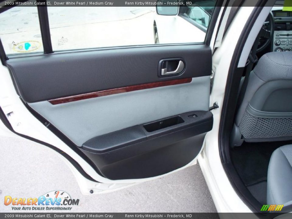 2009 Mitsubishi Galant ES Dover White Pearl / Medium Gray Photo #17