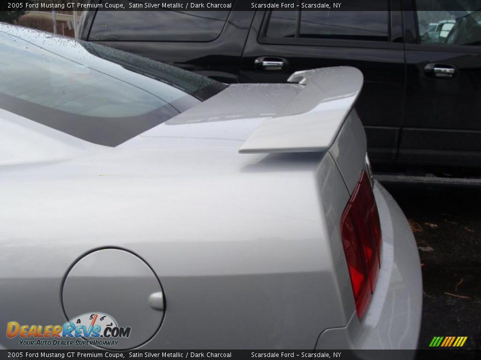 2005 Ford Mustang GT Premium Coupe Satin Silver Metallic / Dark Charcoal Photo #7