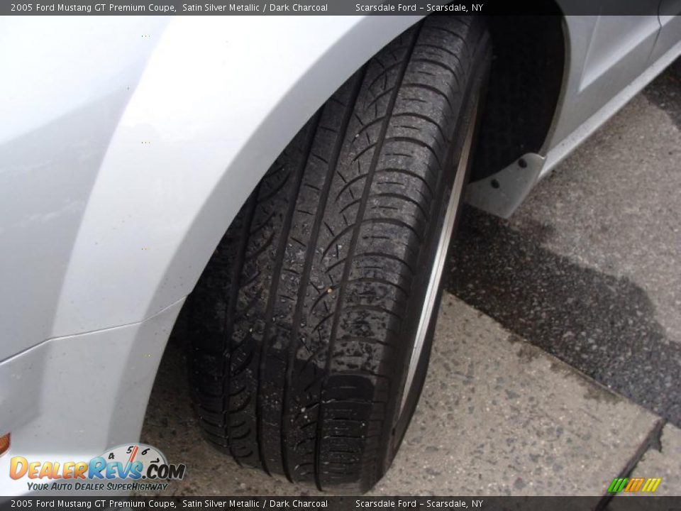 2005 Ford Mustang GT Premium Coupe Satin Silver Metallic / Dark Charcoal Photo #9