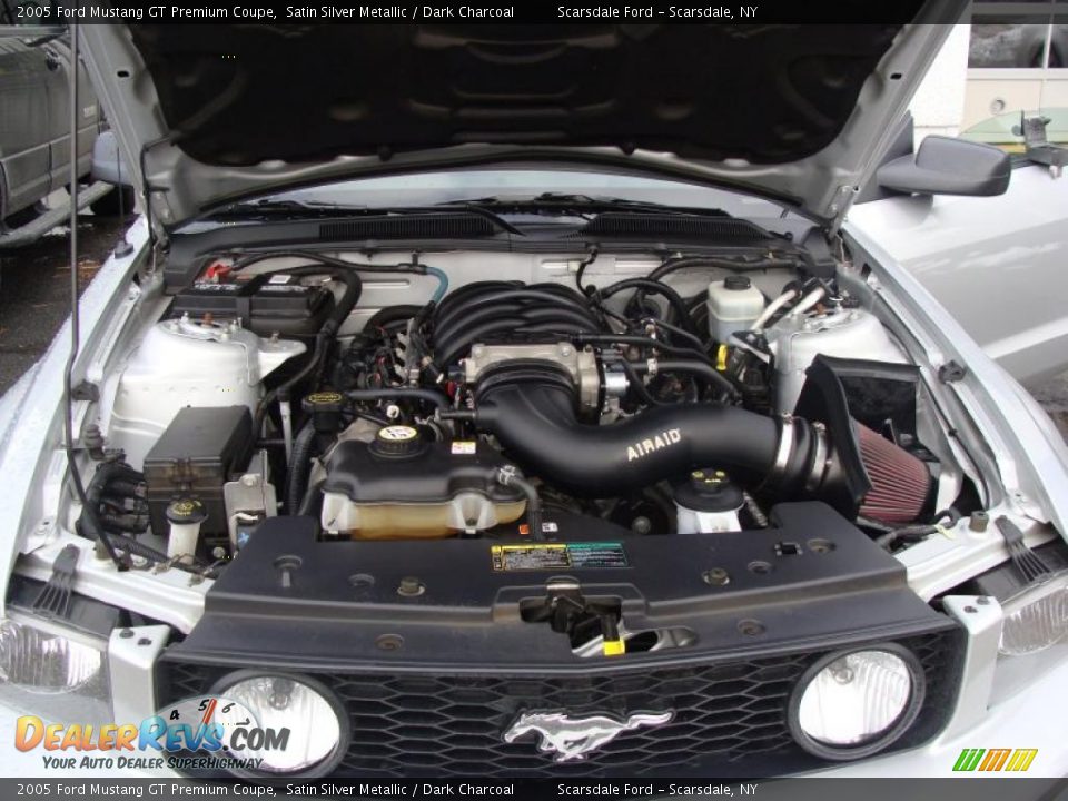 2005 Ford Mustang GT Premium Coupe Satin Silver Metallic / Dark Charcoal Photo #24