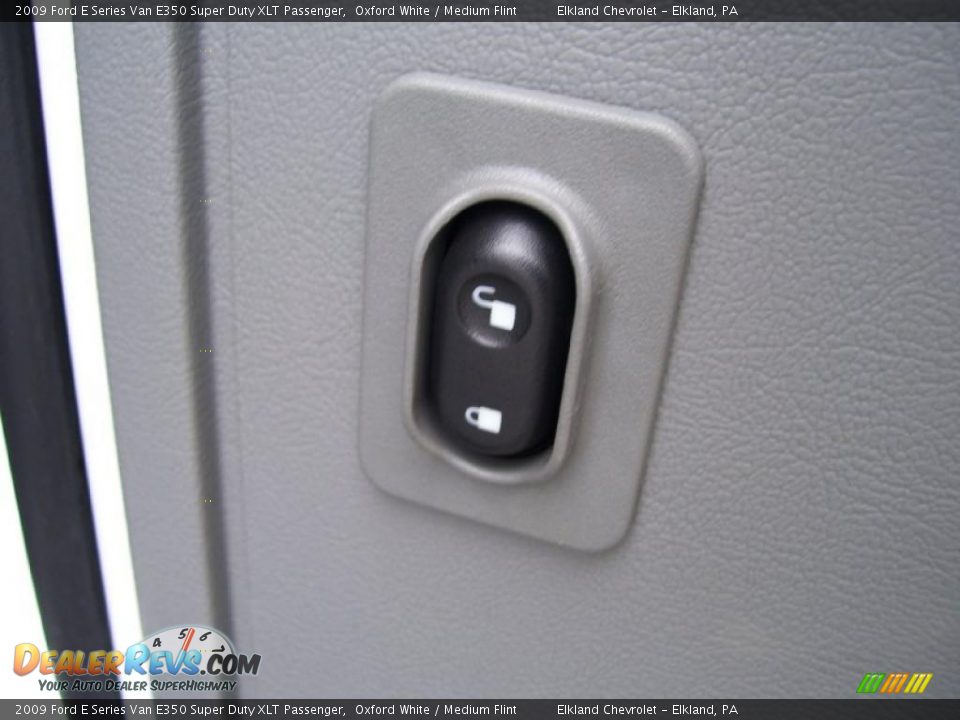 2009 Ford E Series Van E350 Super Duty XLT Passenger Oxford White / Medium Flint Photo #14