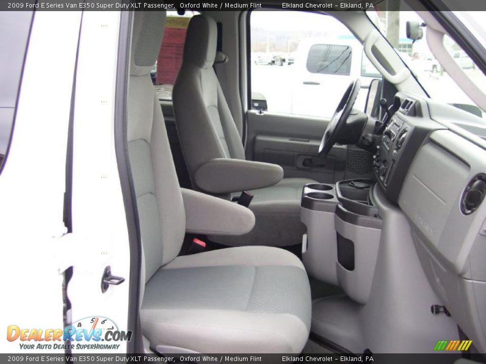 2009 Ford E Series Van E350 Super Duty XLT Passenger Oxford White / Medium Flint Photo #17