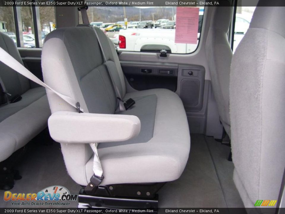 2009 Ford E Series Van E350 Super Duty XLT Passenger Oxford White / Medium Flint Photo #19