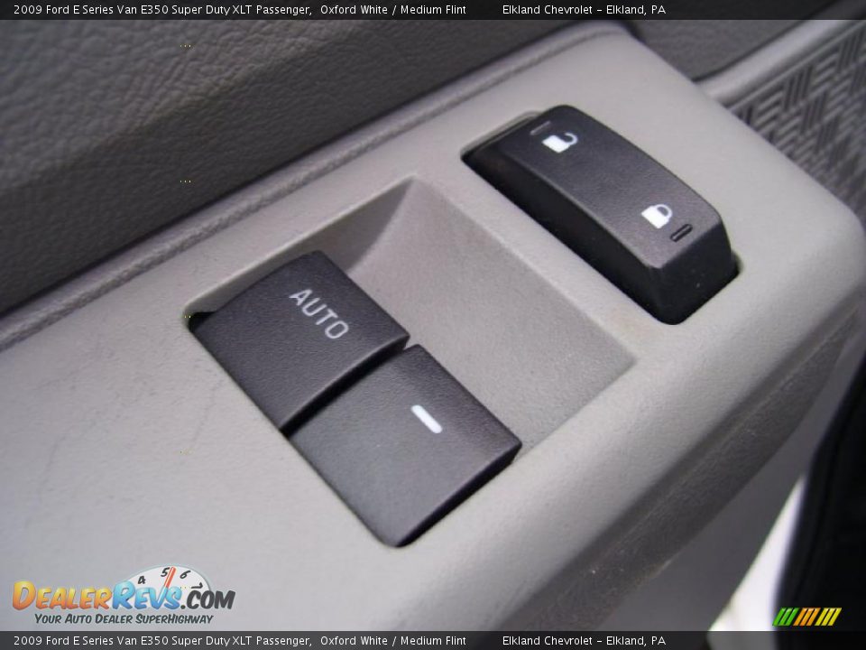 2009 Ford E Series Van E350 Super Duty XLT Passenger Oxford White / Medium Flint Photo #23