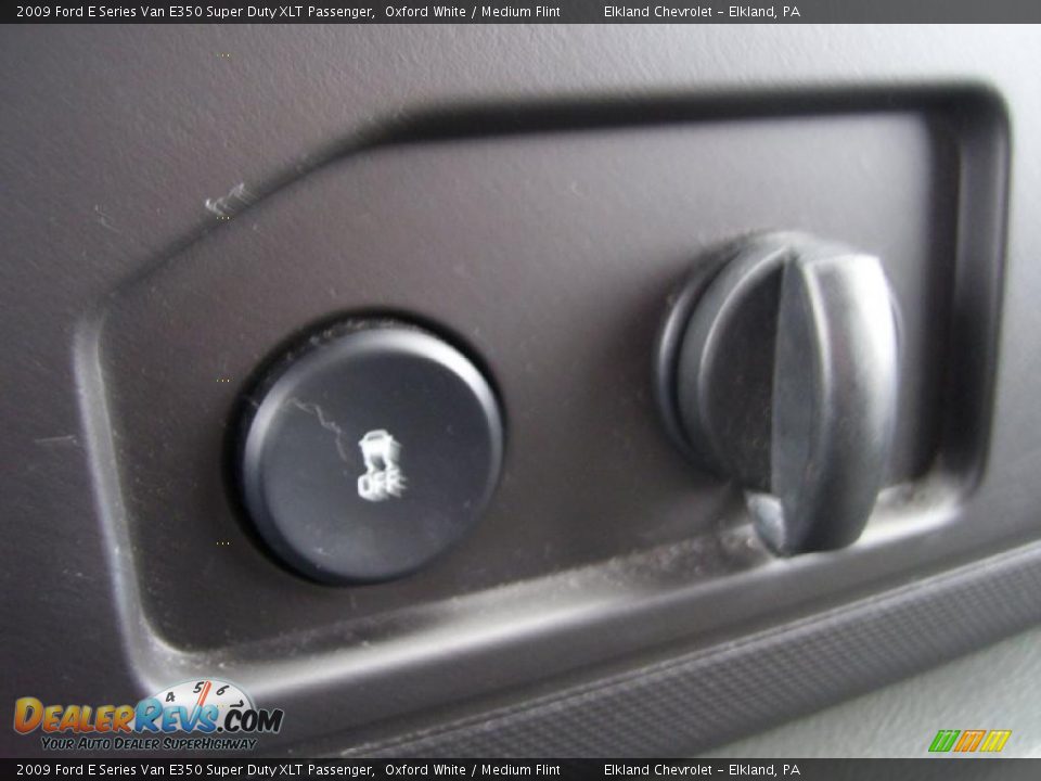 2009 Ford E Series Van E350 Super Duty XLT Passenger Oxford White / Medium Flint Photo #31
