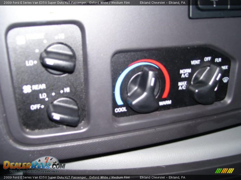 2009 Ford E Series Van E350 Super Duty XLT Passenger Oxford White / Medium Flint Photo #32