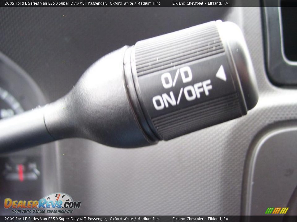 2009 Ford E Series Van E350 Super Duty XLT Passenger Oxford White / Medium Flint Photo #33