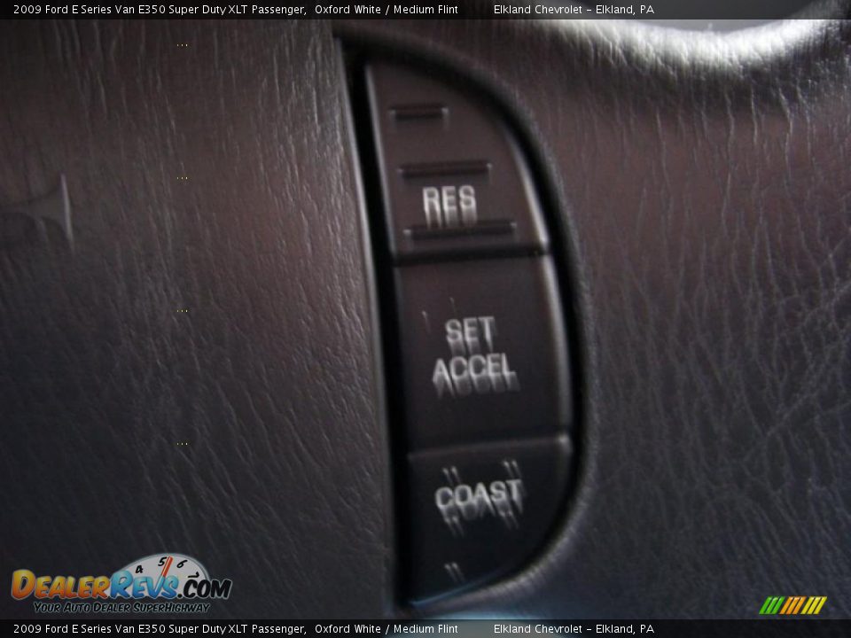 2009 Ford E Series Van E350 Super Duty XLT Passenger Oxford White / Medium Flint Photo #35