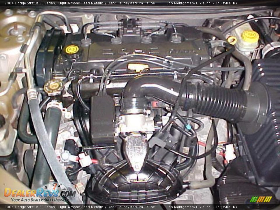 2004 Dodge Stratus SE Sedan Light Almond Pearl Metallic / Dark Taupe/Medium Taupe Photo #5
