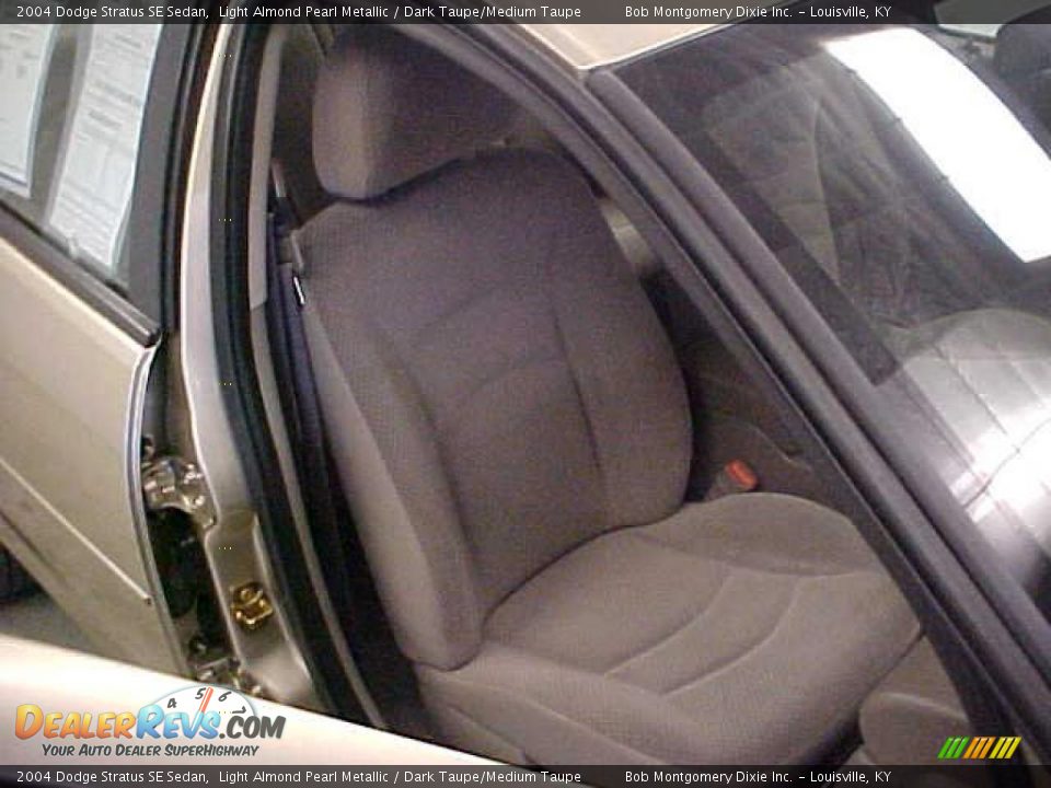 2004 Dodge Stratus SE Sedan Light Almond Pearl Metallic / Dark Taupe/Medium Taupe Photo #9