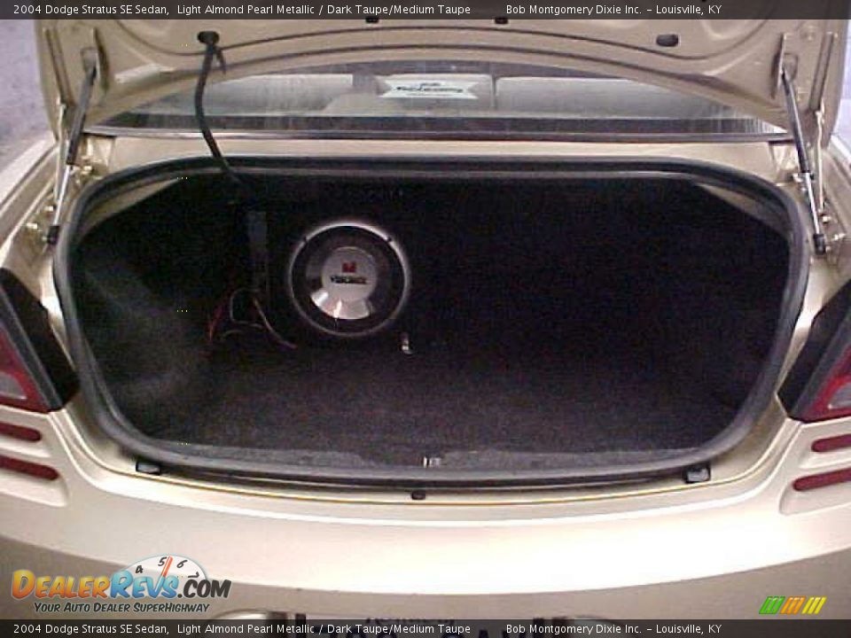 2004 Dodge Stratus SE Sedan Light Almond Pearl Metallic / Dark Taupe/Medium Taupe Photo #13
