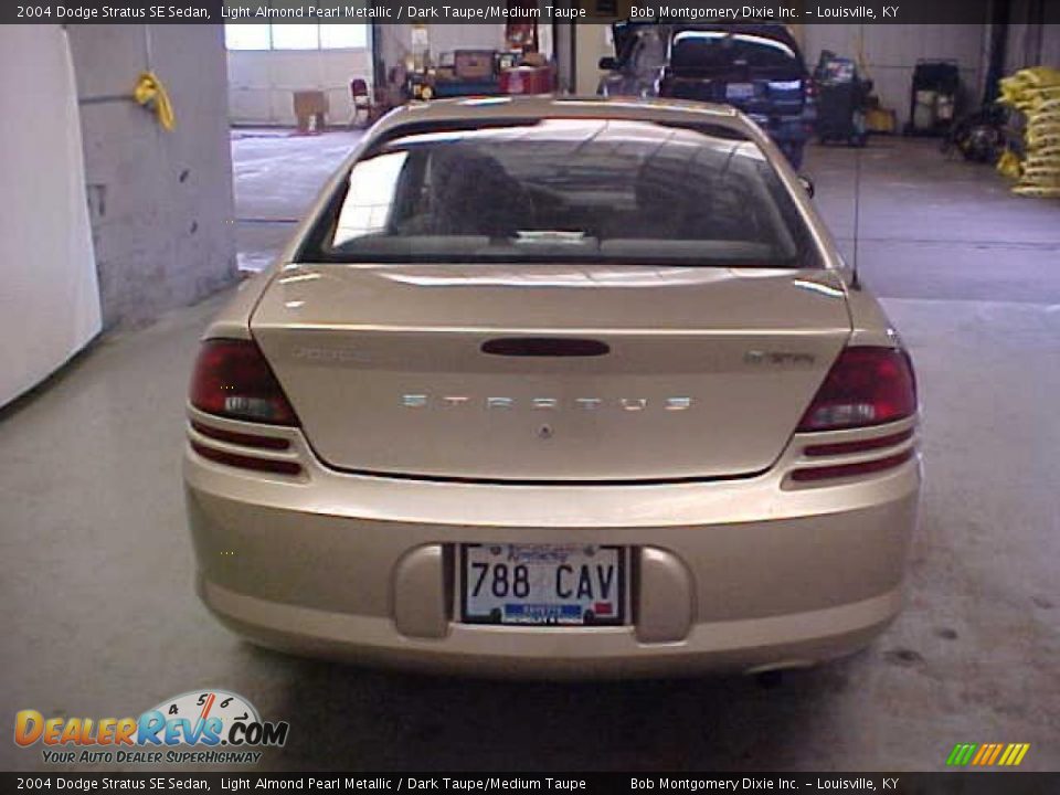2004 Dodge Stratus SE Sedan Light Almond Pearl Metallic / Dark Taupe/Medium Taupe Photo #14