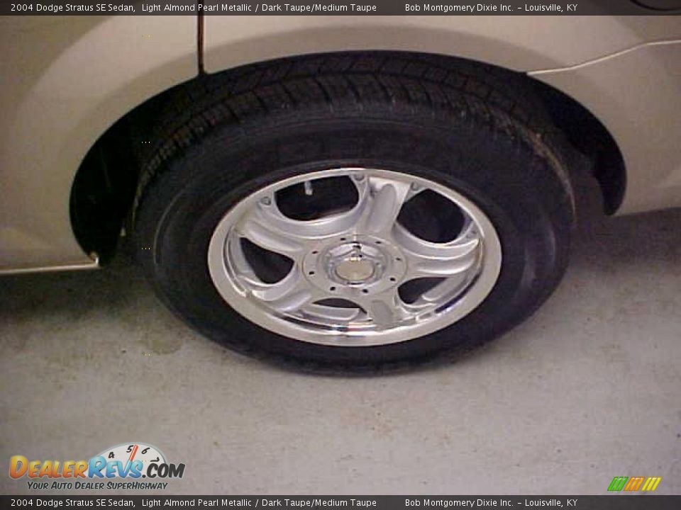 2004 Dodge Stratus SE Sedan Light Almond Pearl Metallic / Dark Taupe/Medium Taupe Photo #15