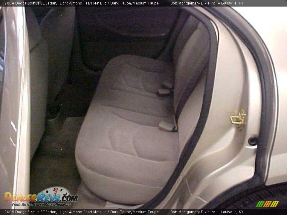 2004 Dodge Stratus SE Sedan Light Almond Pearl Metallic / Dark Taupe/Medium Taupe Photo #17