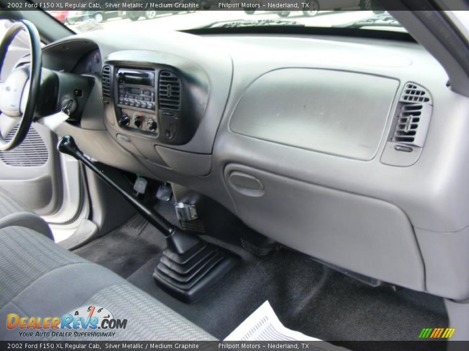 2002 Ford F150 XL Regular Cab Silver Metallic / Medium Graphite Photo #32