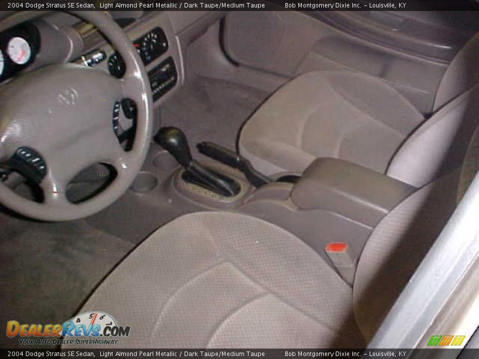 2004 Dodge Stratus SE Sedan Light Almond Pearl Metallic / Dark Taupe/Medium Taupe Photo #24