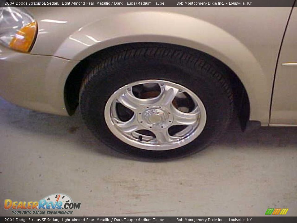 2004 Dodge Stratus SE Sedan Light Almond Pearl Metallic / Dark Taupe/Medium Taupe Photo #25