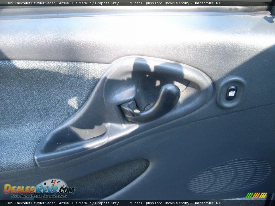 2005 Chevrolet Cavalier Sedan Arrival Blue Metallic / Graphite Gray Photo #17