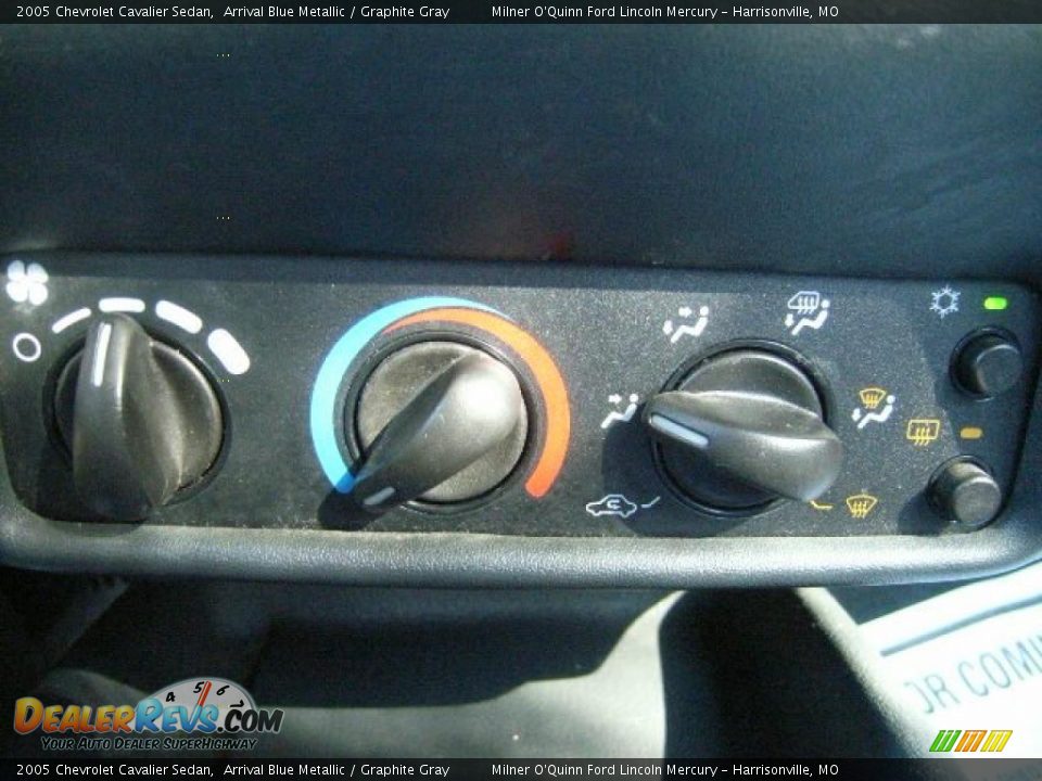 2005 Chevrolet Cavalier Sedan Arrival Blue Metallic / Graphite Gray Photo #22
