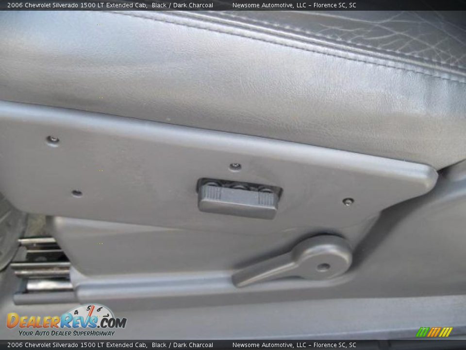 2006 Chevrolet Silverado 1500 LT Extended Cab Black / Dark Charcoal Photo #18