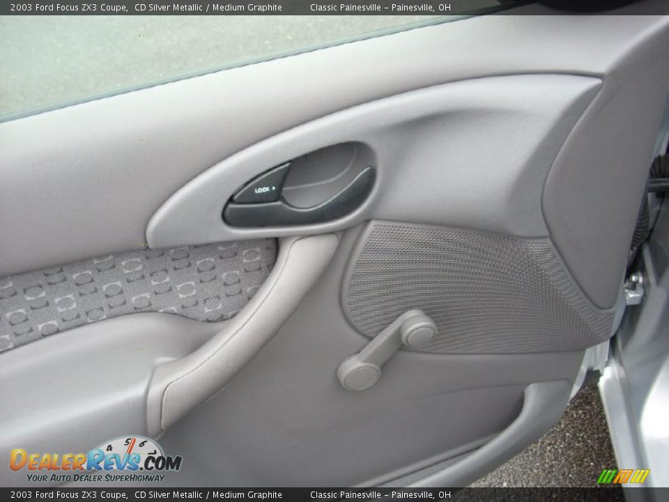 2003 Ford Focus ZX3 Coupe CD Silver Metallic / Medium Graphite Photo #8