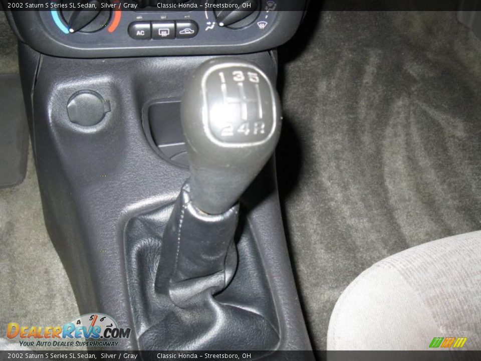 2002 Saturn S Series SL Sedan Silver / Gray Photo #17