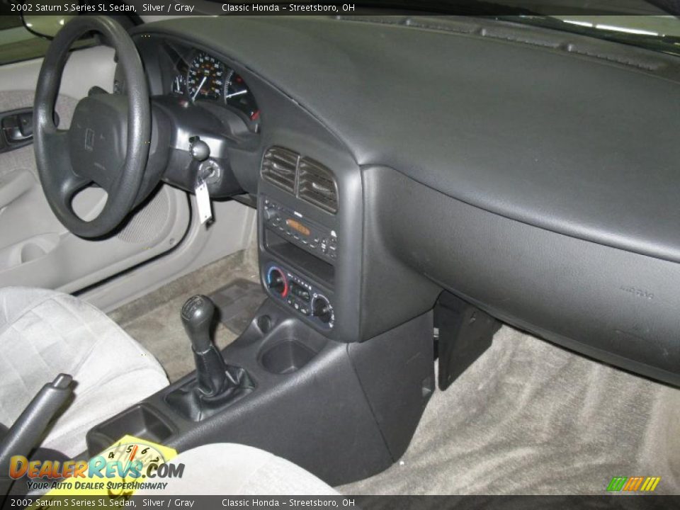 2002 Saturn S Series SL Sedan Silver / Gray Photo #25