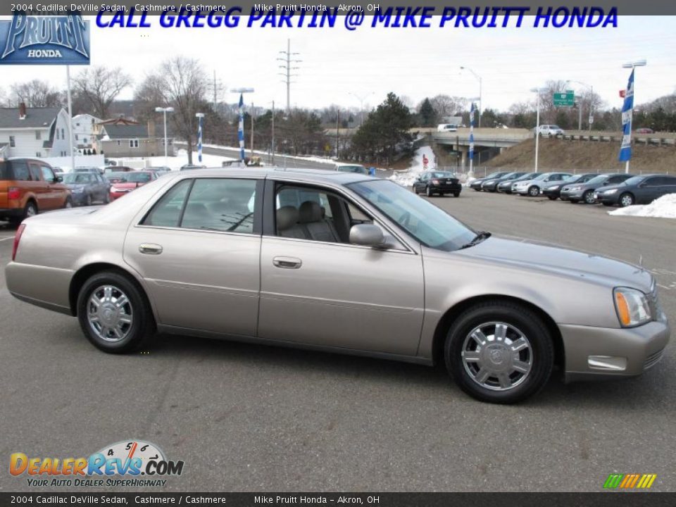 2004 Cadillac DeVille Sedan Cashmere / Cashmere Photo #6