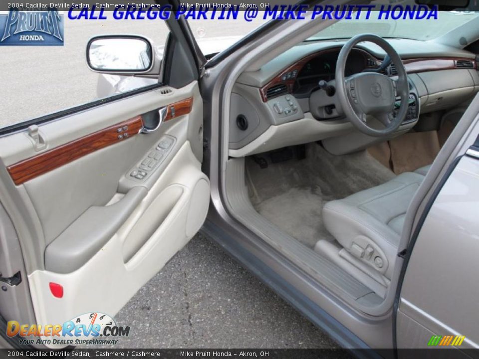 2004 Cadillac DeVille Sedan Cashmere / Cashmere Photo #10