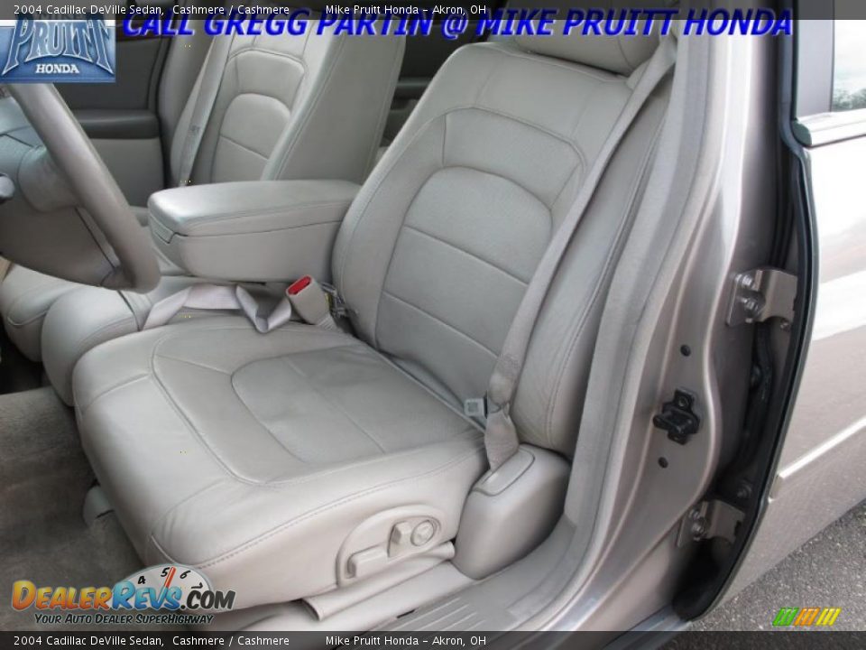 2004 Cadillac DeVille Sedan Cashmere / Cashmere Photo #11