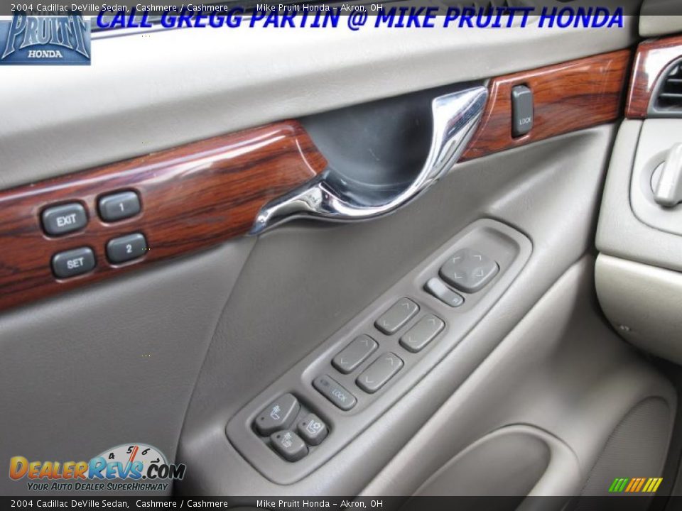 2004 Cadillac DeVille Sedan Cashmere / Cashmere Photo #18