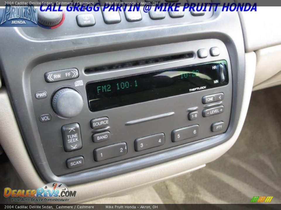 2004 Cadillac DeVille Sedan Cashmere / Cashmere Photo #21