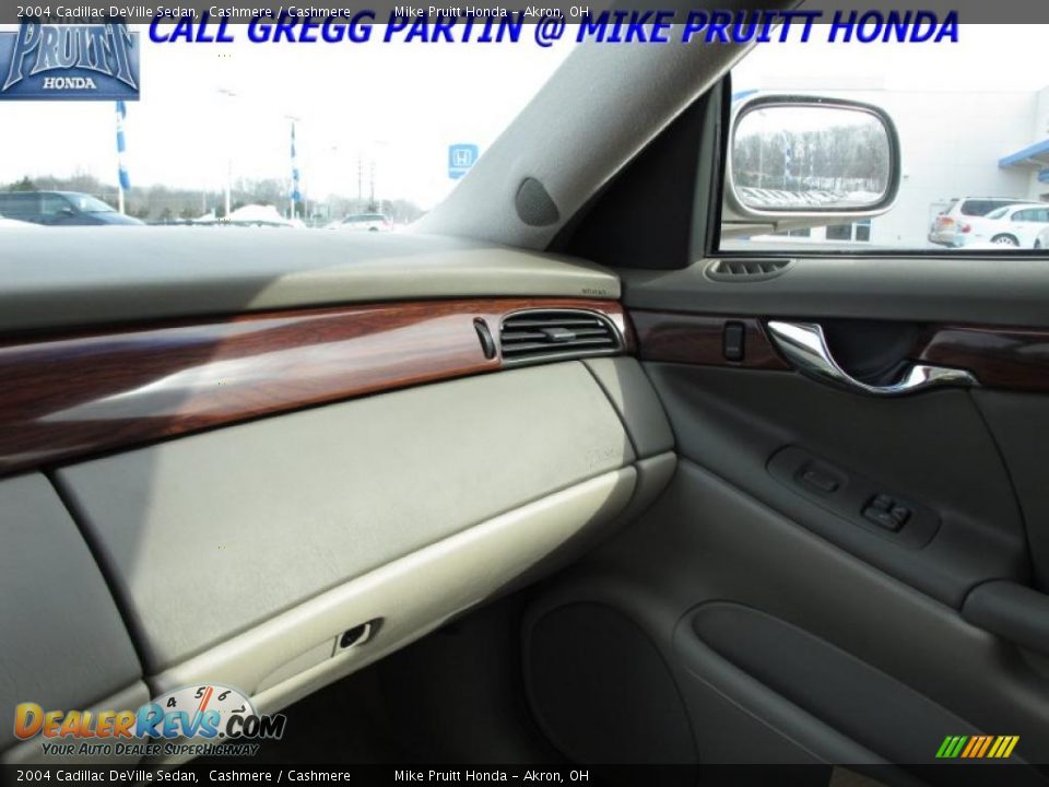 2004 Cadillac DeVille Sedan Cashmere / Cashmere Photo #22