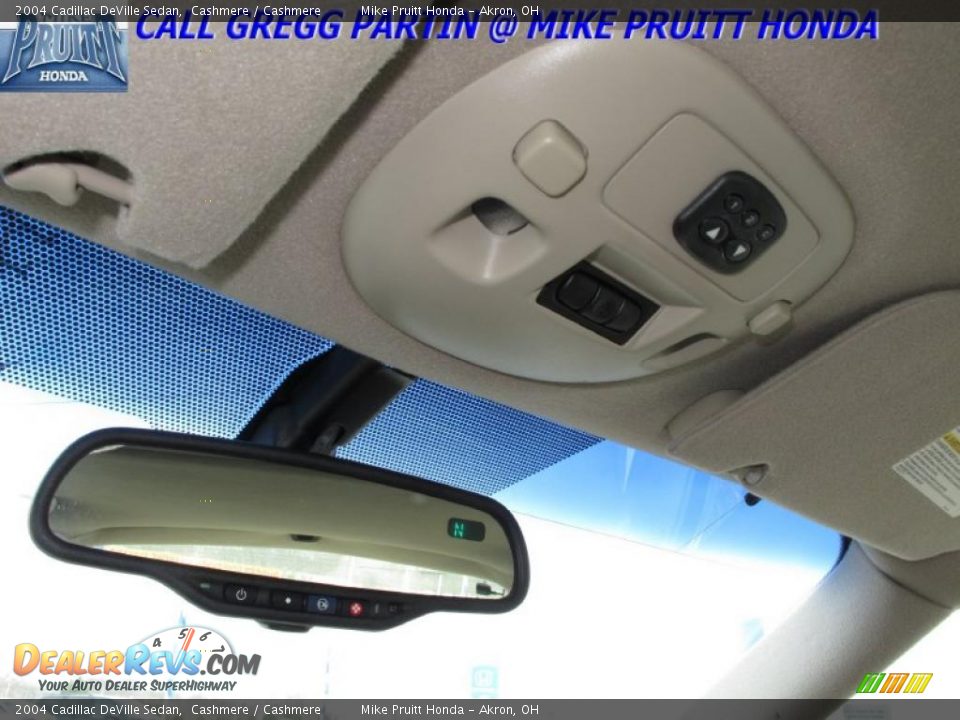 2004 Cadillac DeVille Sedan Cashmere / Cashmere Photo #23