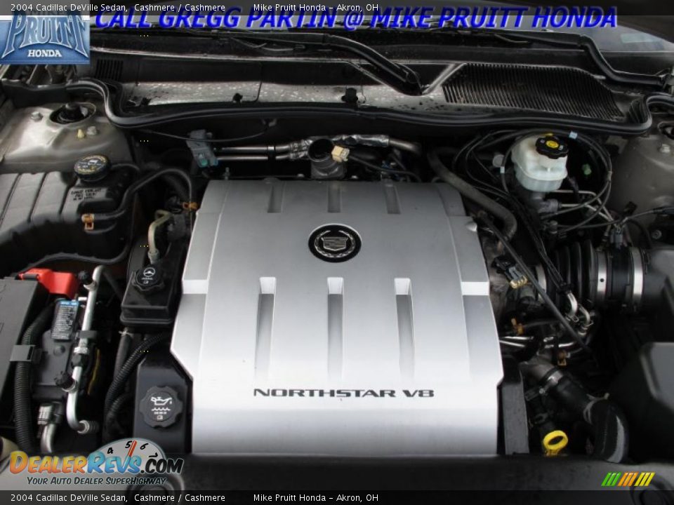 2004 Cadillac DeVille Sedan Cashmere / Cashmere Photo #25