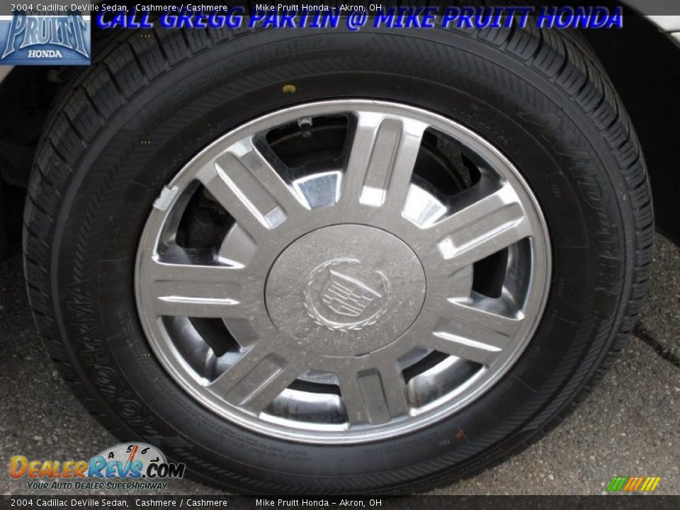 2004 Cadillac DeVille Sedan Cashmere / Cashmere Photo #27