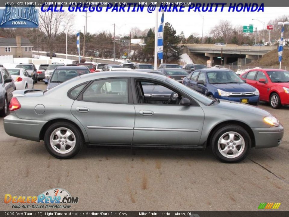 2006 Ford Taurus SE Light Tundra Metallic / Medium/Dark Flint Grey Photo #6