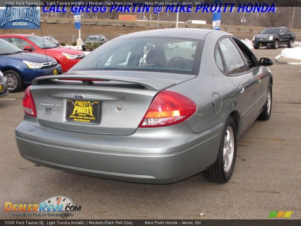 2006 Ford Taurus SE Light Tundra Metallic / Medium/Dark Flint Grey Photo #7